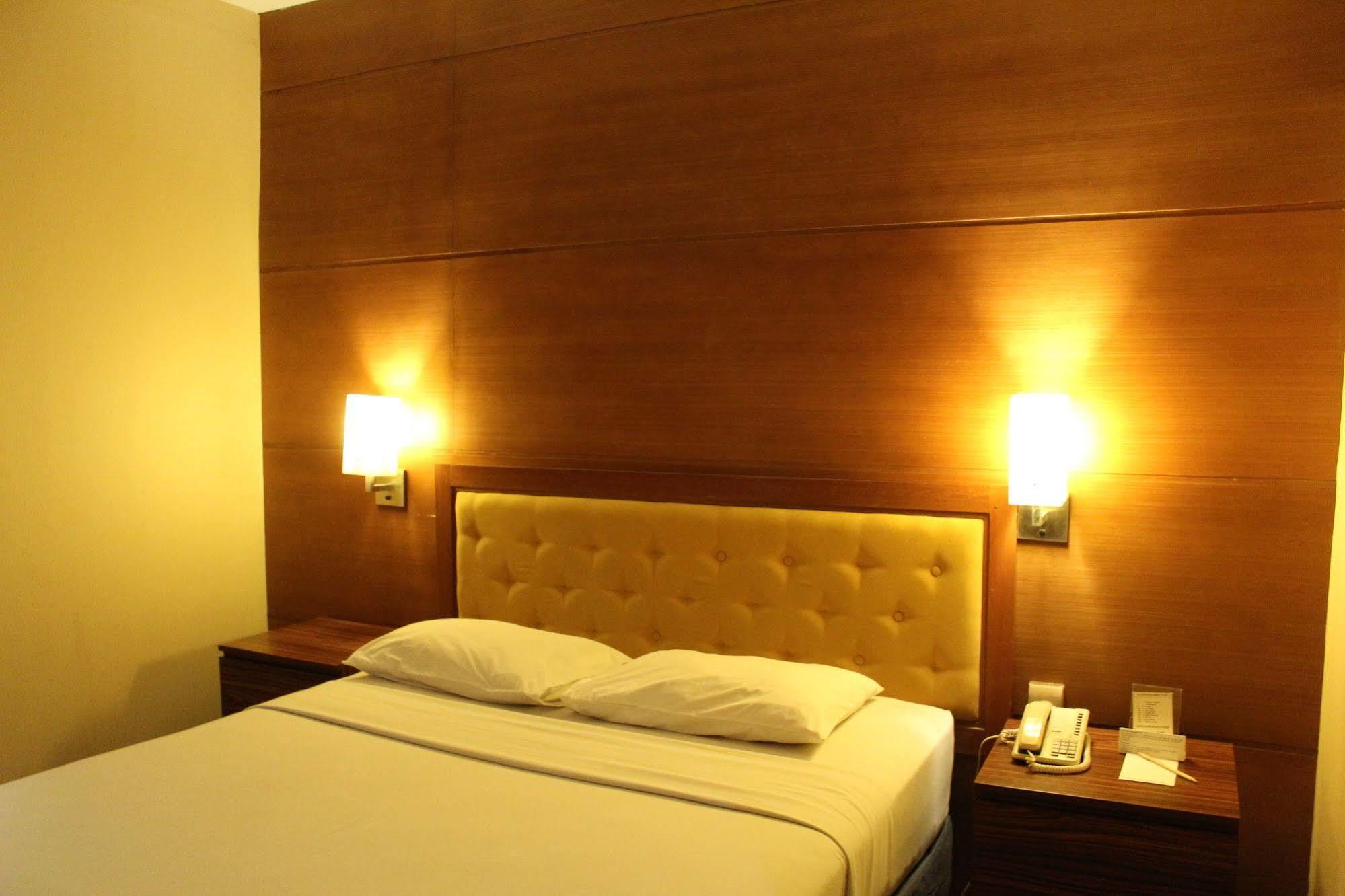 Hotel Mutiara Malioboro Yogyakarta Dış mekan fotoğraf